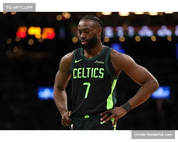 杰伦-布朗半场高效得18分,但末节体力不支仅5中1 杰伦-布朗半场高效得18分,但末节体力不支仅5中1